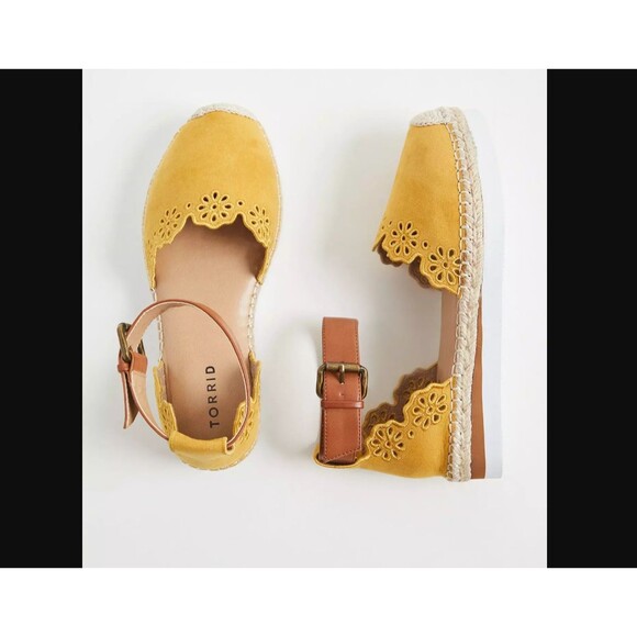 Torrid Espadrille Flats 8WW PLUS Yellow Eyelet Ankle Strap Buckle Sport Sole NWT - Picture 3 of 6
